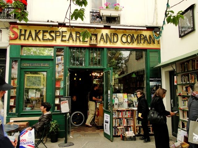 Shakespeare and Company facade